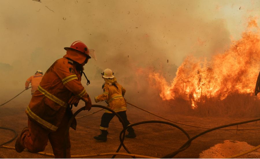 Photo of firefighters fighting a bush fire in Australia