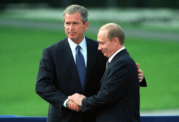 President George W. Bush and Russian President Vladimir Putin in 2001