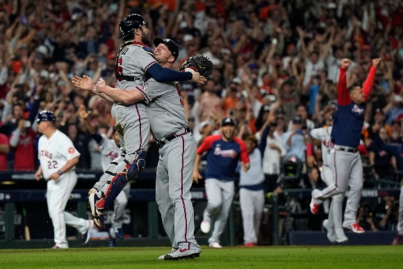 Atlanta Braves relief pitcher Will Smith and catcher Travis d'Arnaud celebrate