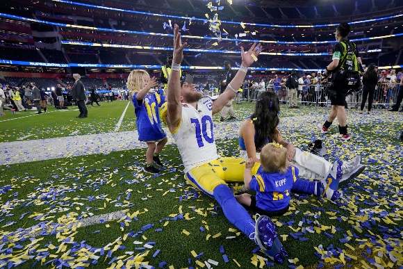 Los Angeles Rams wide receiver Cooper Kupp (10) celebrates with his family