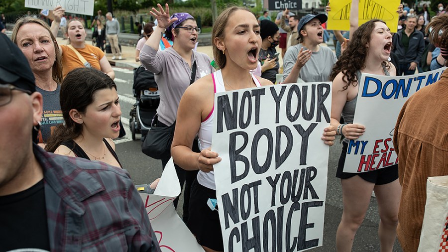 Abortion-rights and anti-abortion protestors gather in front of the U.S. Supreme Court after the leak of a draft majority opinion written by Justice Samuel Alito preparing for the court to overturn Roe v. Wade later this year, in Washington, D.C., on Wednesday, May 4, 2022.