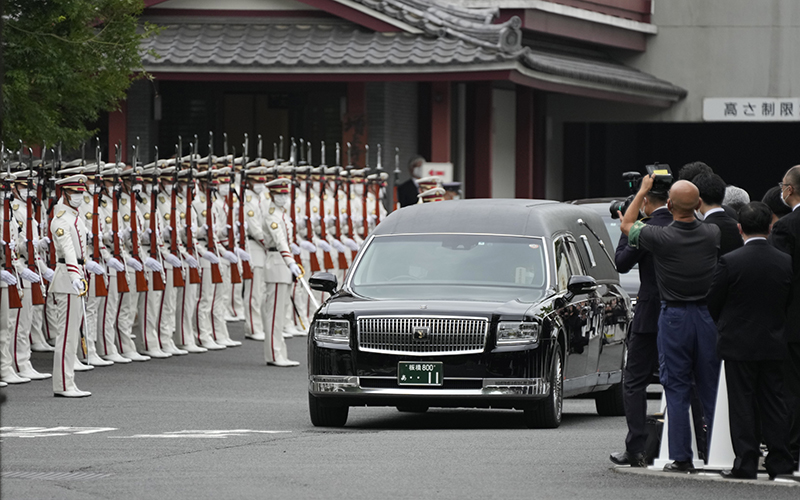 A hearse carrying the body of former Japanese Prime Minister Shinzo Abe moves through the street