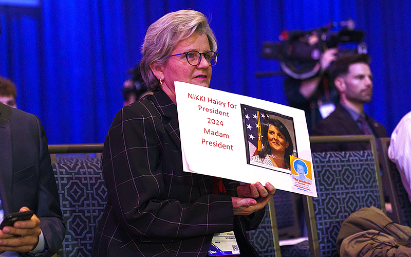 An attendee in support of former United Nations Ambassador Nikki Haley