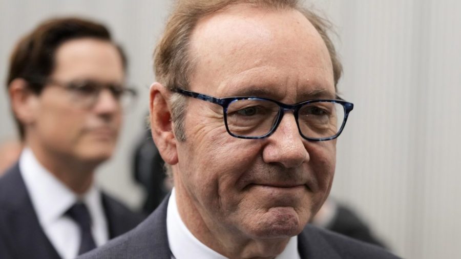 Actor Kevin Spacey leaves Southwark Crown Court for a lunch break, in London, Monday, July 24, 2023. The Jury is expected to start deliberating in the case of actor Kevin Spacey, who has pleaded not guilty to nine charges, including multiple counts of sexual and indecent assault. (AP Photo/Kirsty Wigglesworth)
