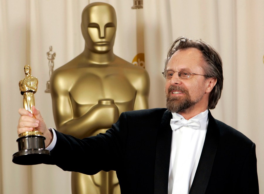 FILE - Jan. A.P. Kaczmarek poses with the Oscar for best original score for his work on "Finding Neverland" during the 77th Academy Awards, Feb. 27, 2005, in Los Angeles. Polish composer Kaczmarek, who won a 2005 Oscar for the movie “Finding Neverland,” has died on Tuesday, May 21, 2024, at age 71. Kaczmarek’s death was announced by Poland’s Music Foundation. (AP Photo/Reed Saxon, File)