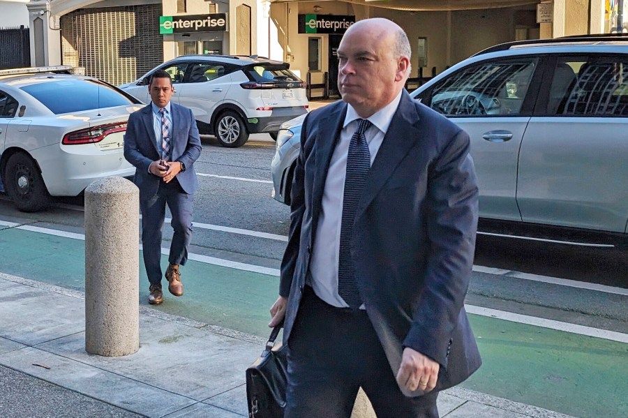 FILE - Former British tech star Mike Lynch walks into federal court in San Francisco for another day of a criminal trial accusing him of ripping off Hewlett Packard in an $11 billion acquisition of software maker Autonomy, March 26, 2024. On Thursday, June 6, Lynch, once hailed as Britain’s king of technology, was cleared of charges alleging he orchestrated a fraud and conspiracy leading up to an $11 billion deal that turned into a costly albatross for Silicon Valley pioneer Hewlett Packard. (AP Photo/Michael Liedtke, File)