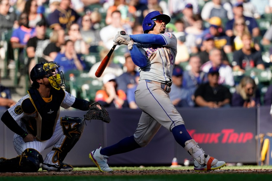 New York Mets' Francisco Lindor hits a solo home run during the sixth inning of a baseball game against the Milwaukee Brewers, Sunday, Sept. 29, 2024, in Milwaukee. (AP Photo/Aaron Gash)