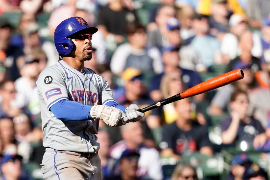 New York Mets' Francisco Lindor watches his solo home run during the sixth inning of a baseball game against the Milwaukee Brewers, Sunday, Sept. 29, 2024, in Milwaukee. (AP Photo/Aaron Gash)